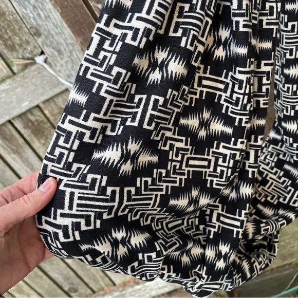 Aztec Black & Cream Infinity Jersey Knit Scarf O/S - Picture 4 of 11